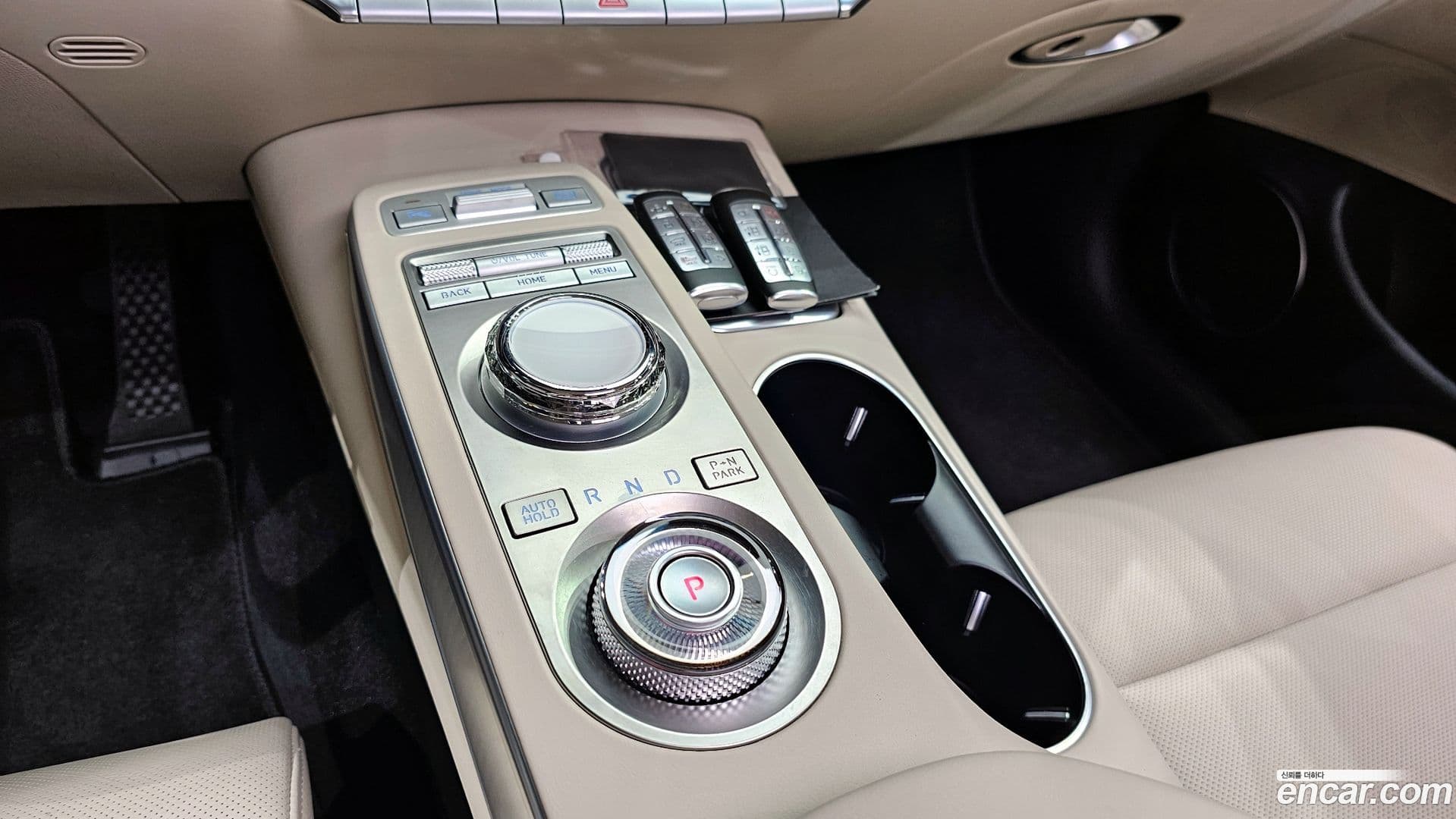 Main__Slider__Photo:GV70 Genesis 2022.4-8