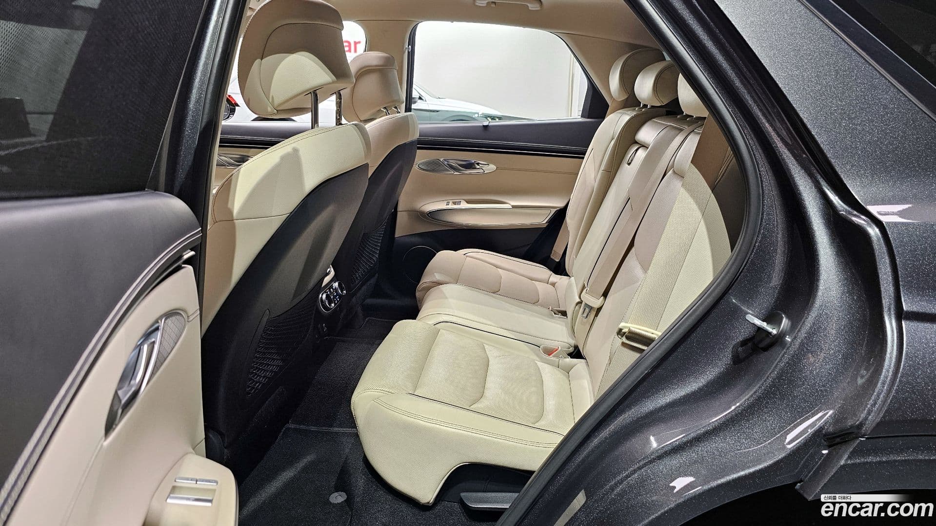 Main__Slider__Photo:GV70 Genesis 2022.4-10