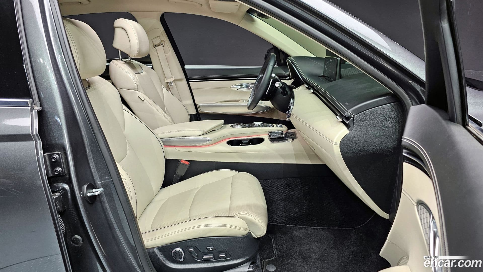 Main__Slider__Photo:GV70 Genesis 2022.4-11
