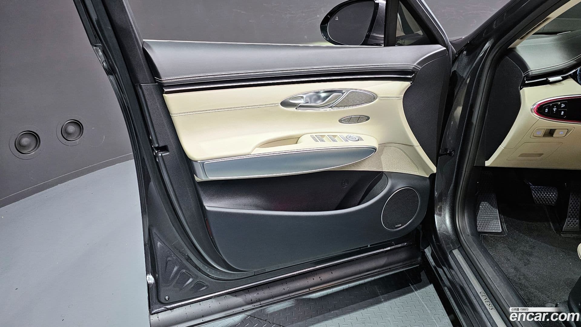 Main__Slider__Photo:GV70 Genesis 2022.4-23