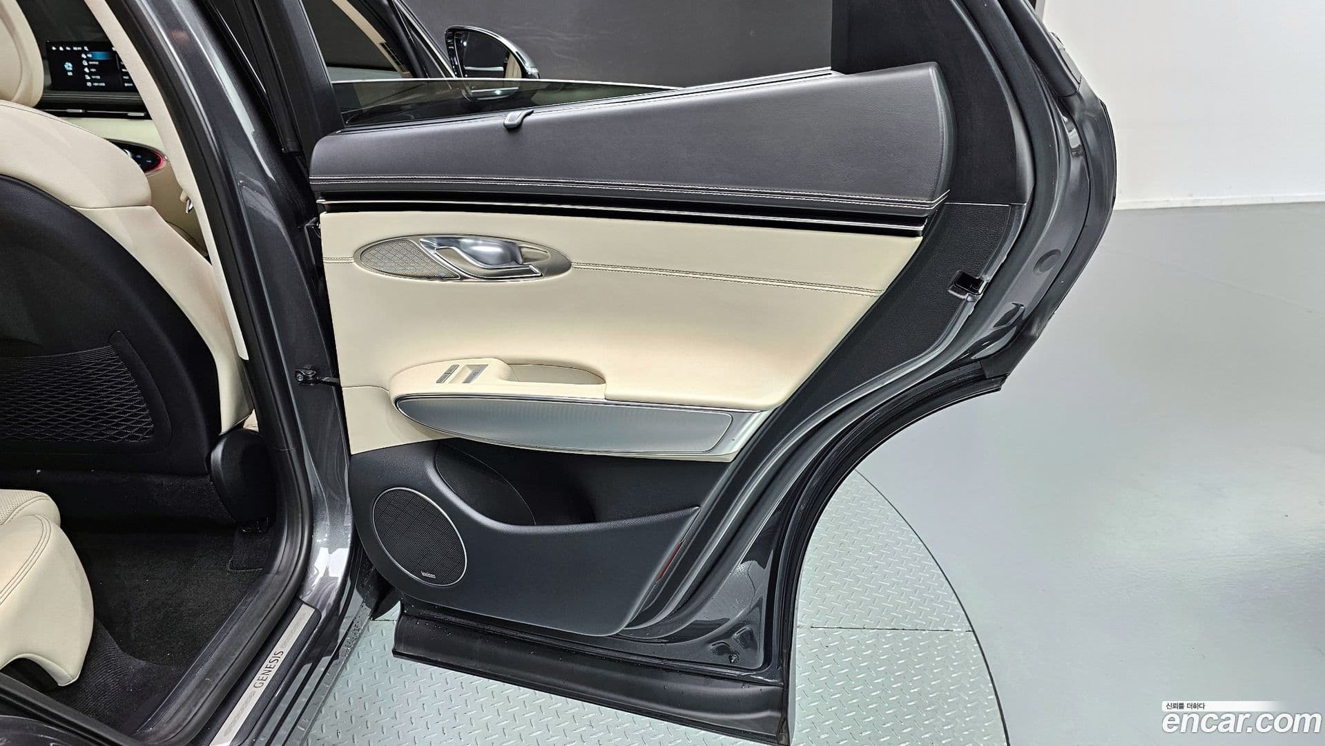 Main__Slider__Photo:GV70 Genesis 2022.4-24
