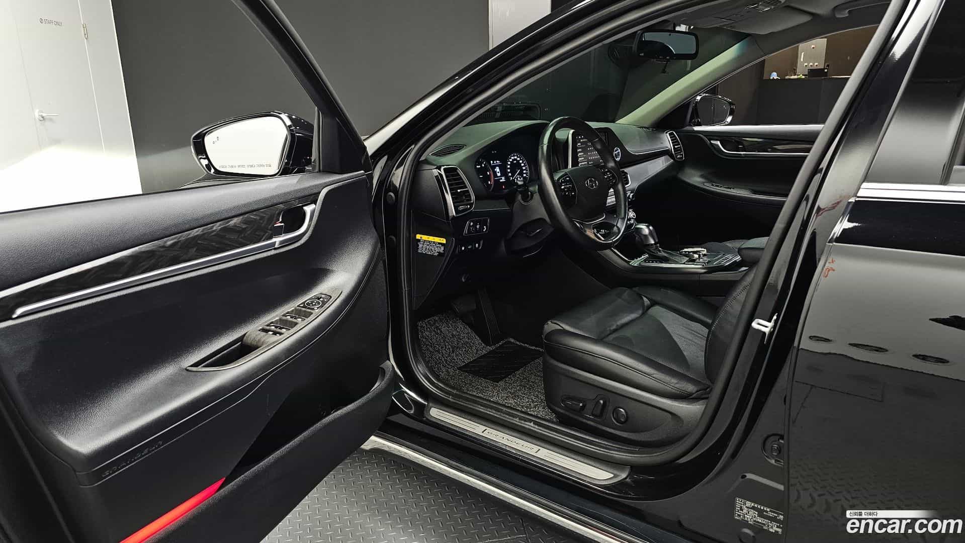 Grandeur Hyundai 2017.9-INNER-010