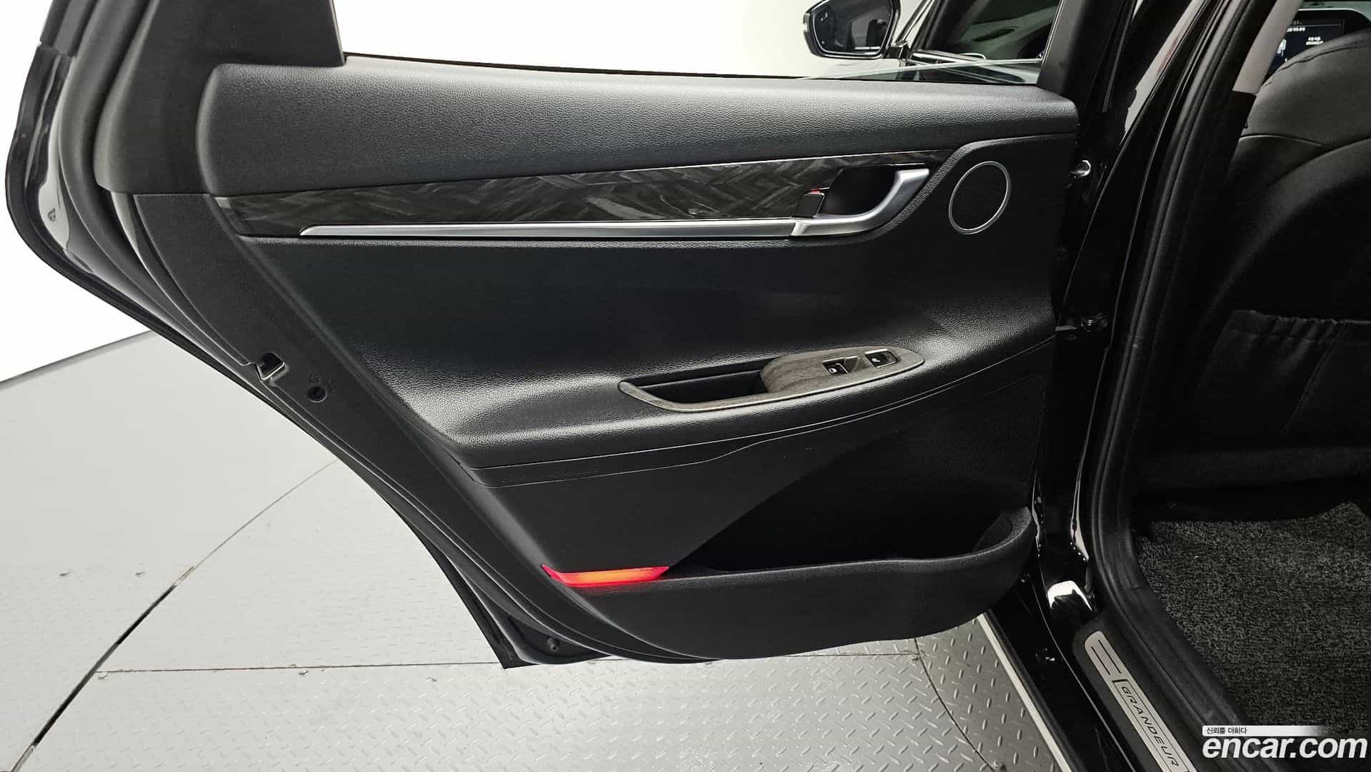 Grandeur Hyundai 2017.9-INNER-035