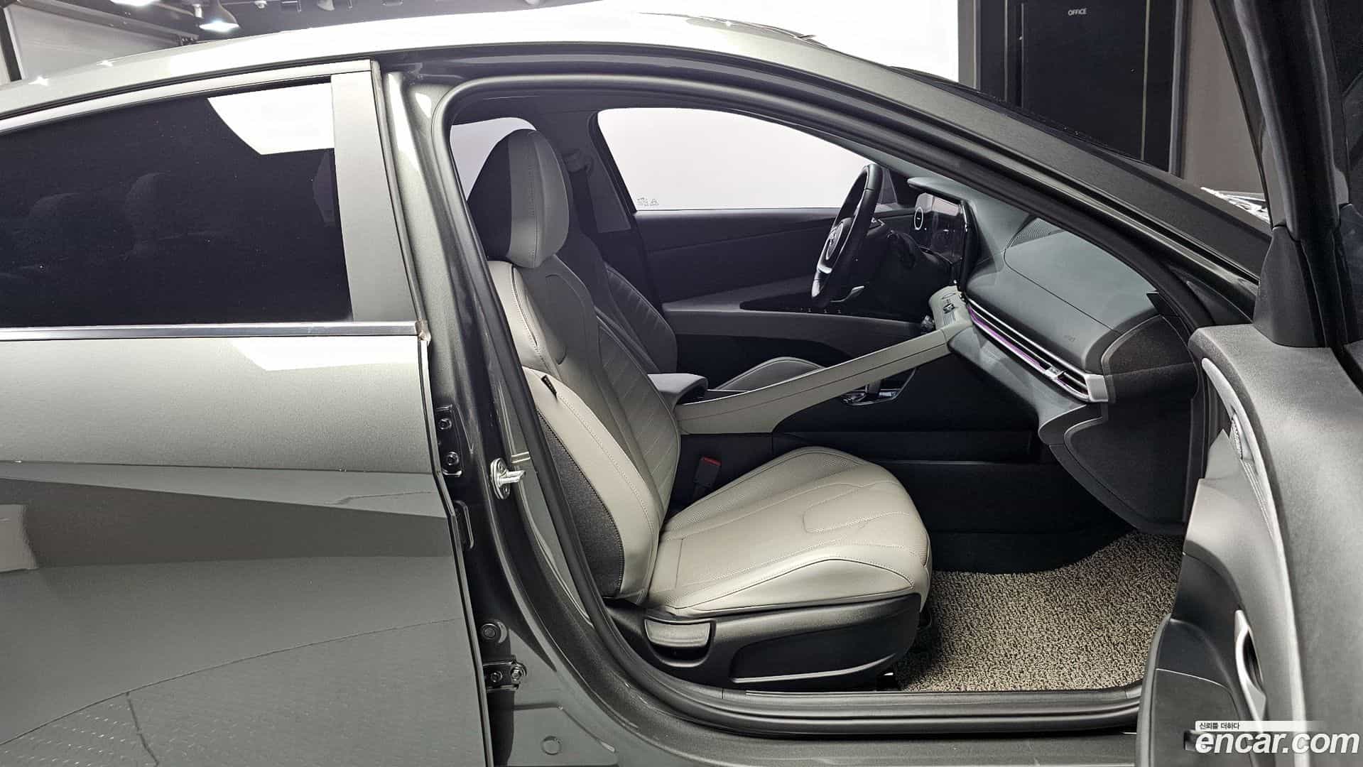 AVANTE Hyundai 2022.2-INNER-036