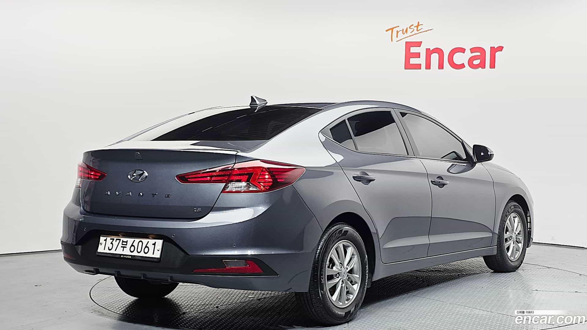 AVANTE Hyundai 2018.9-OUTER-002