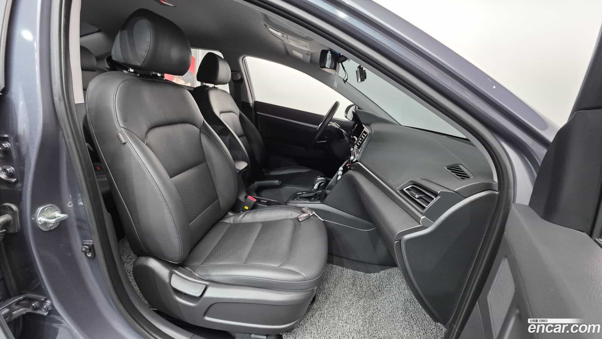 AVANTE Hyundai 2018.9-INNER-010