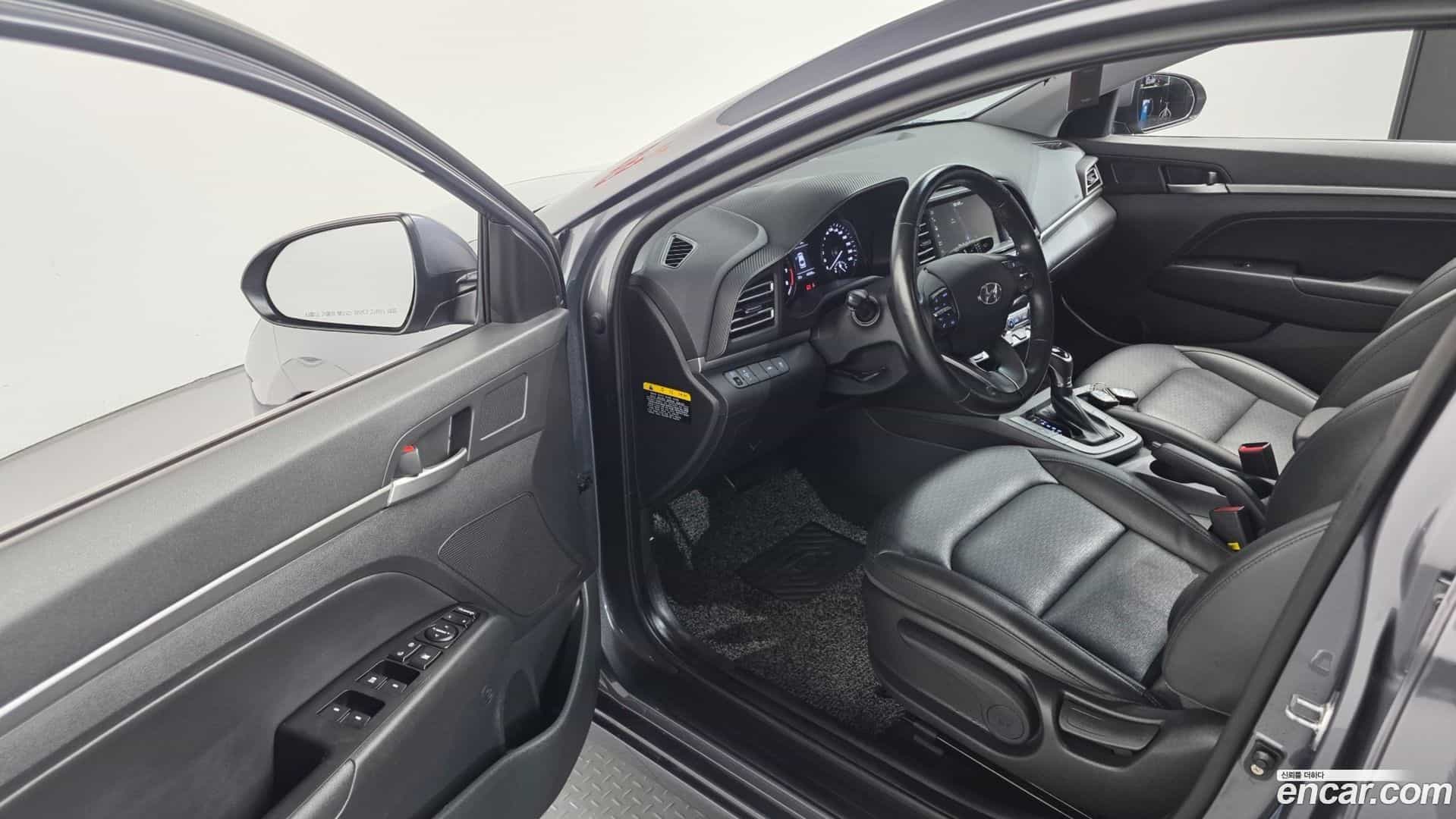 AVANTE Hyundai 2018.9-OPTION-015