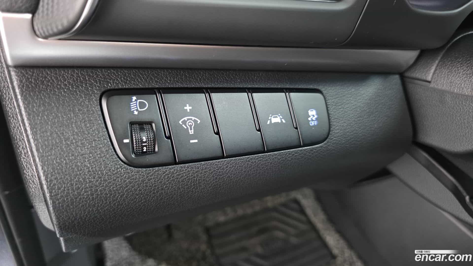 AVANTE Hyundai 2018.9-OPTION-017