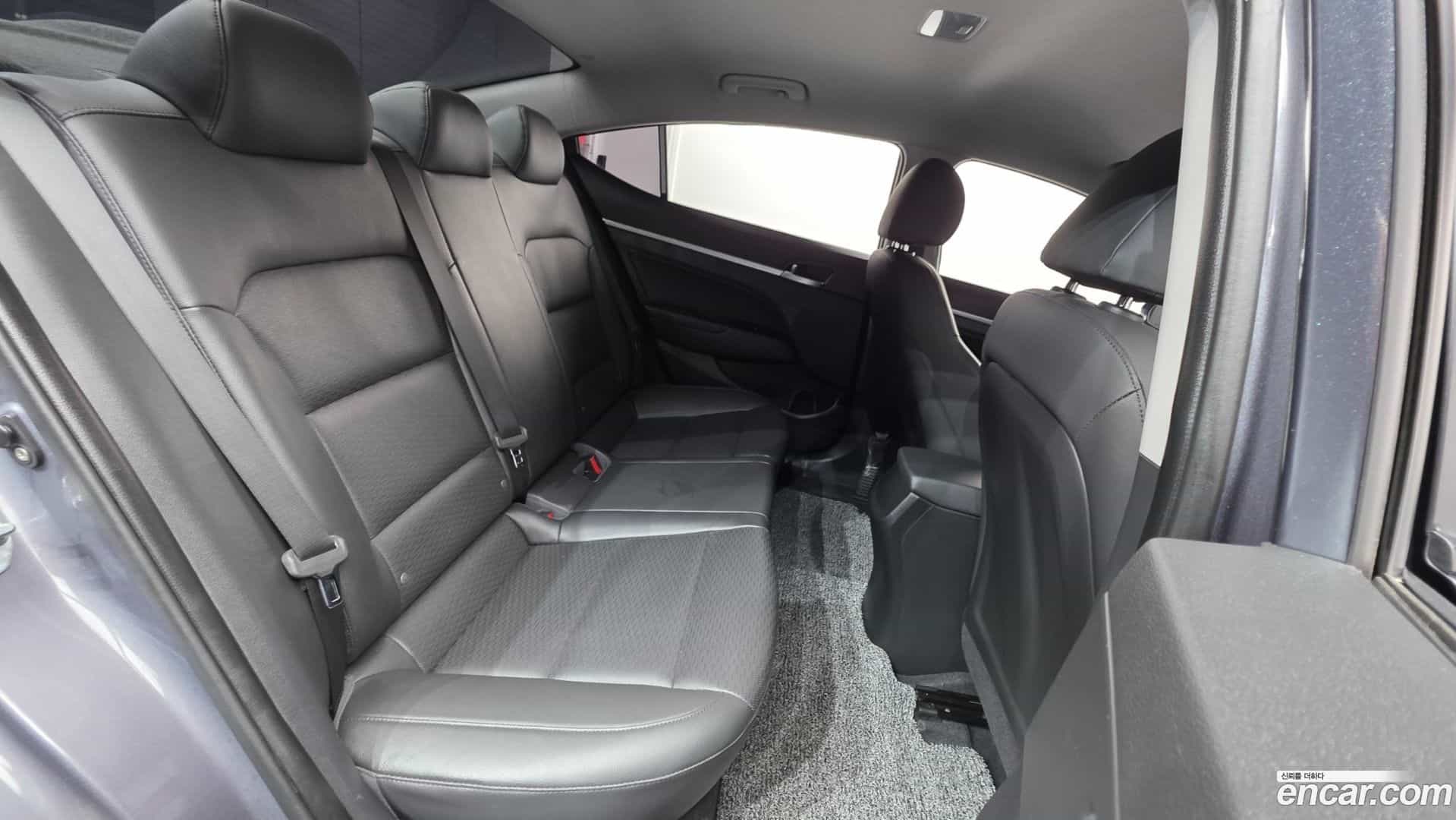AVANTE Hyundai 2018.9-OPTION-023