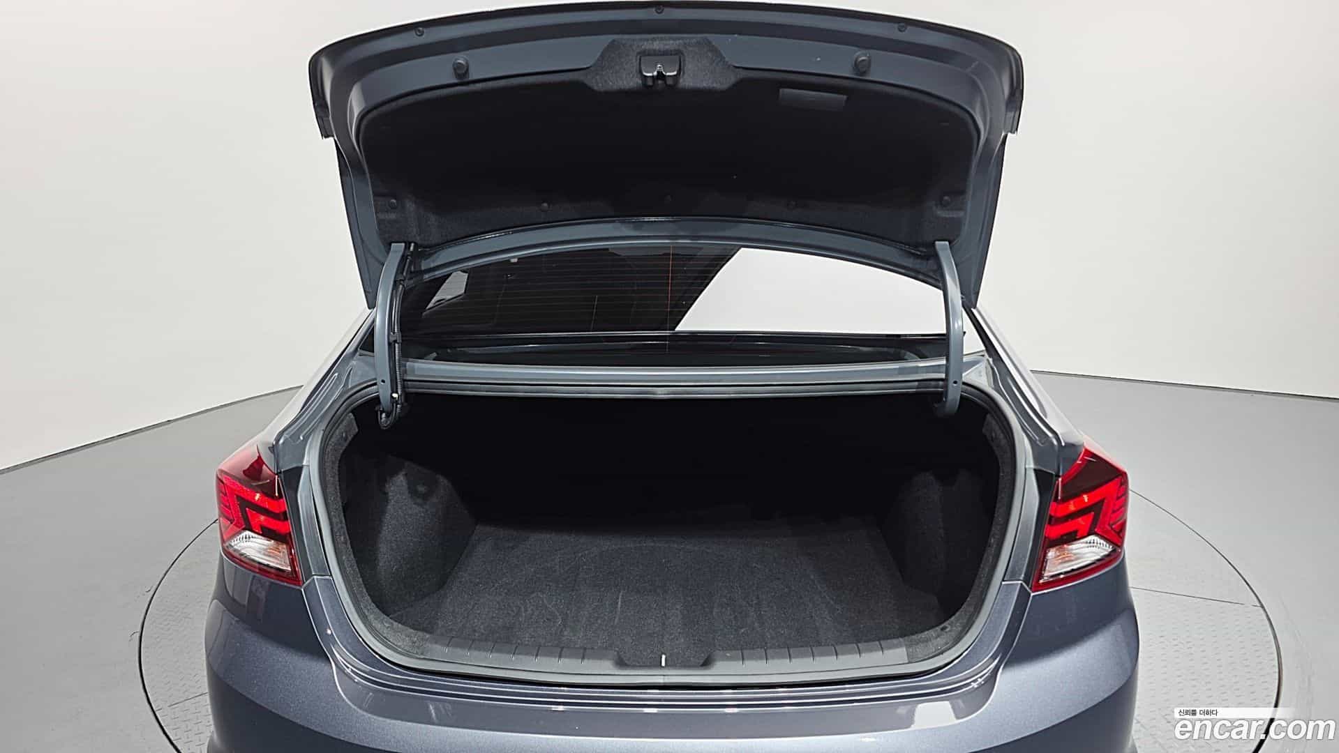 AVANTE Hyundai 2018.9-OPTION-024