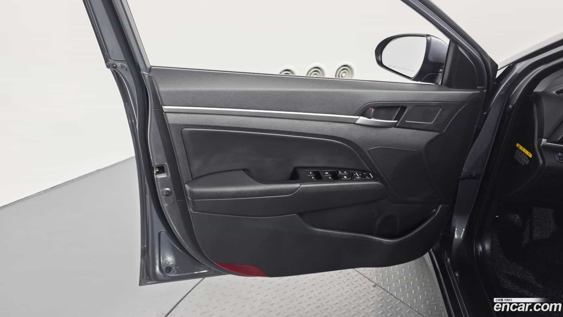 AVANTE Hyundai 2018.9-INNER-035