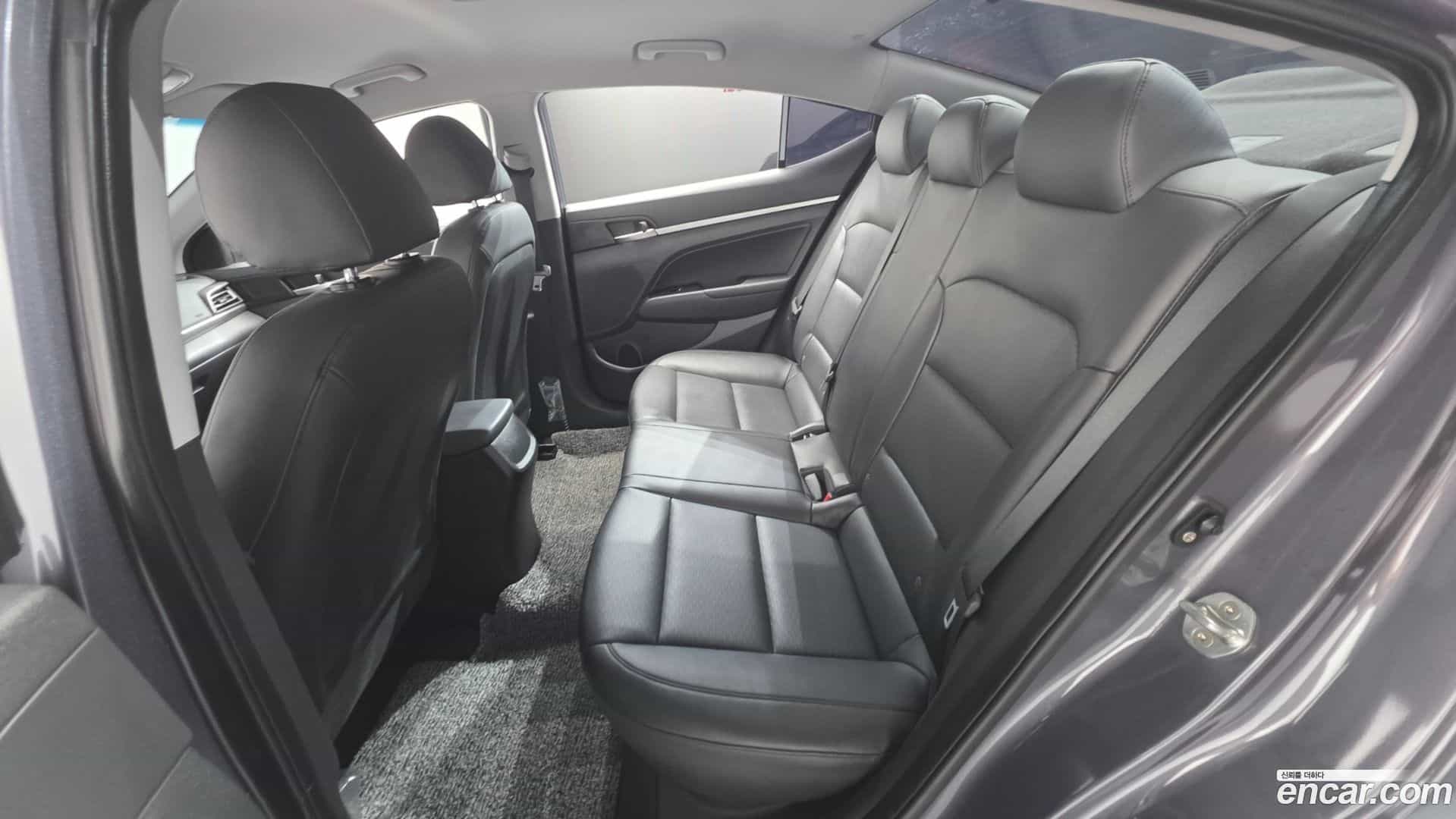 AVANTE Hyundai 2018.9-INNER-036