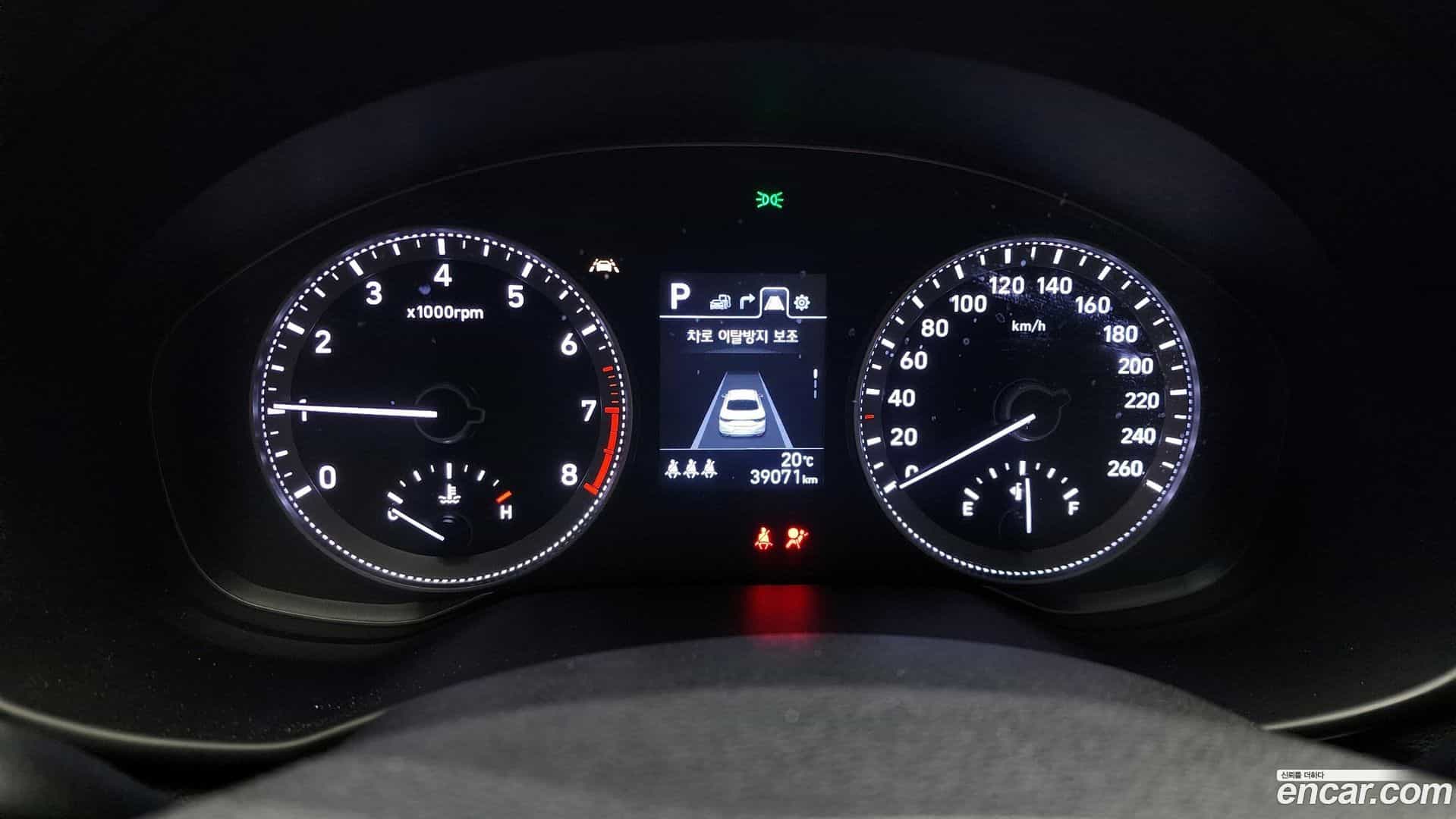 Grandeur Hyundai 2018.10-INNER-008