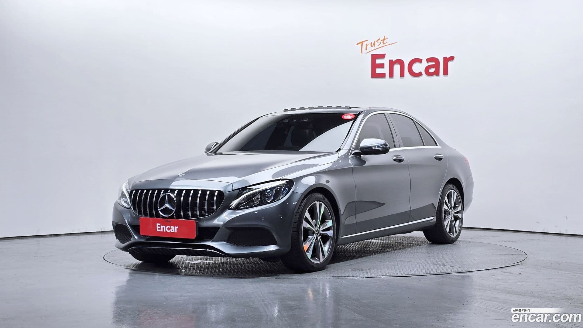 Main__Slider__Photo:C-Class Mercedes-Benz 2018.3-0