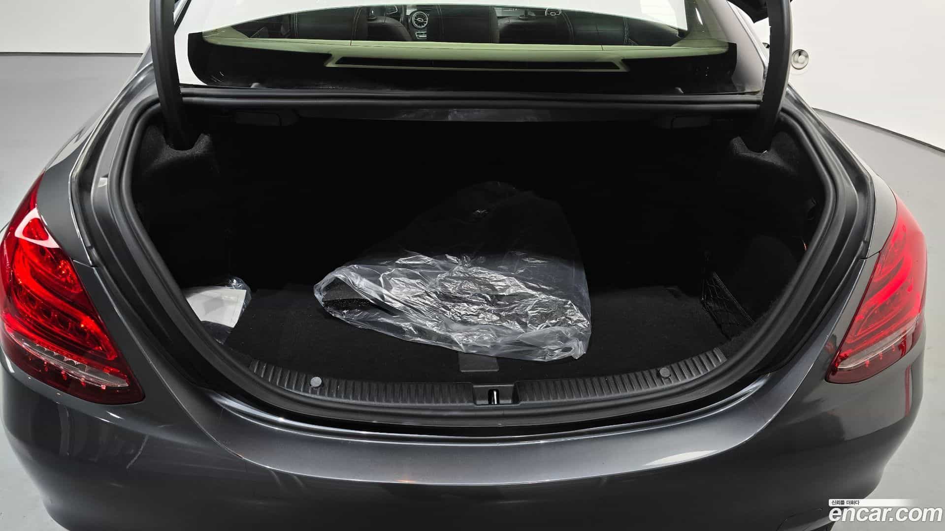 C-Class Mercedes-Benz 2018.3-OPTION-024