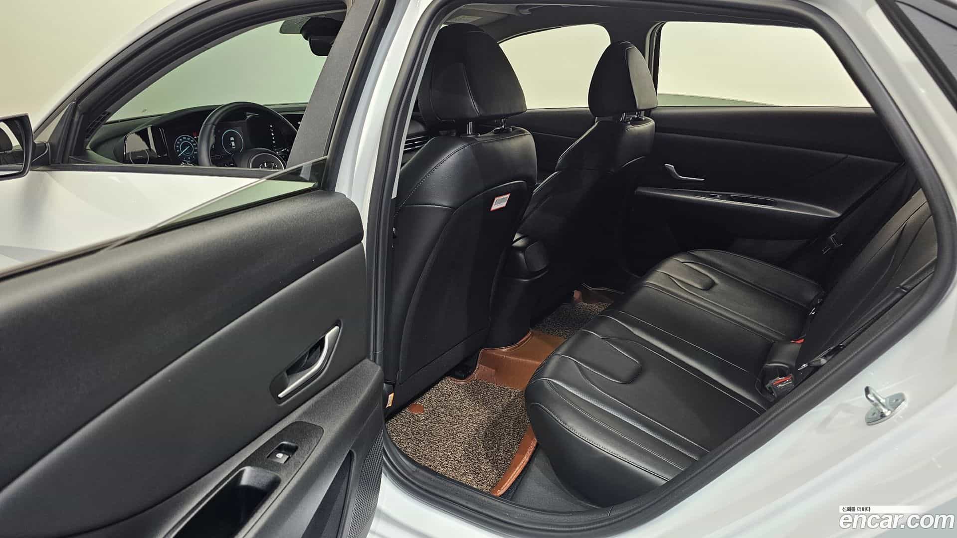AVANTE Hyundai 2022.11-OPTION-015