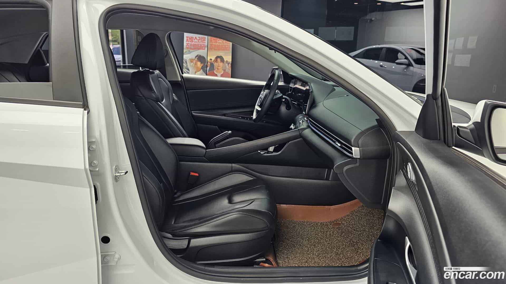 AVANTE Hyundai 2022.11-OPTION-016