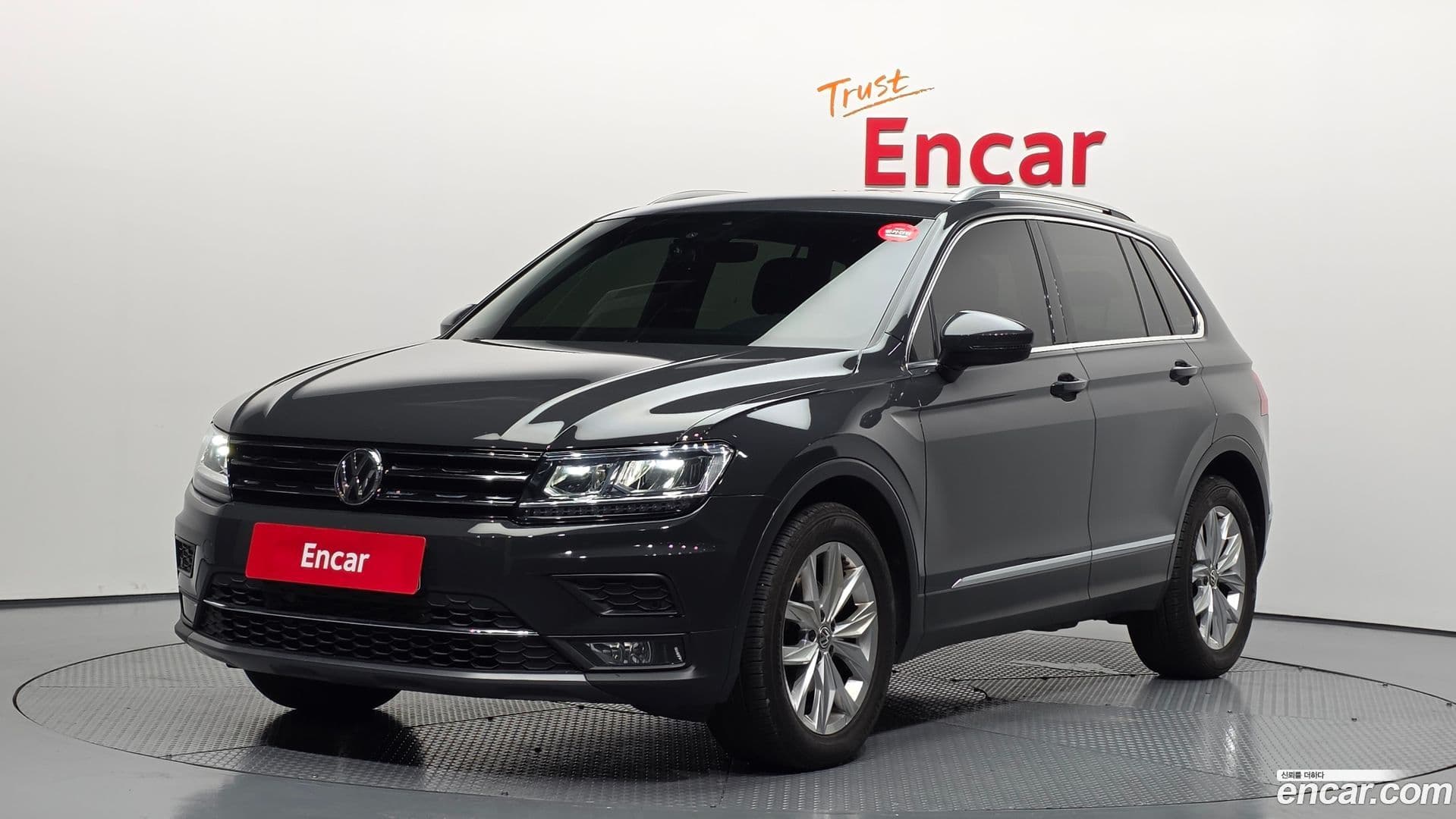 Main__Slider__Photo:Tiguan Volkswagen 2018.6-0