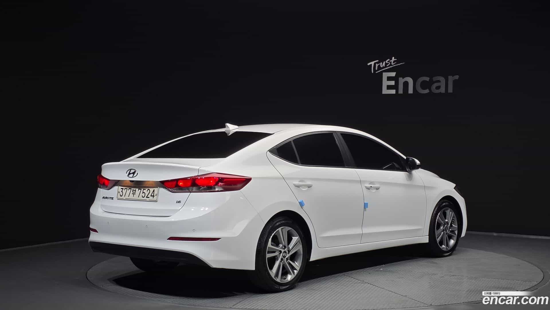 AVANTE Hyundai 2018.6-OUTER-002