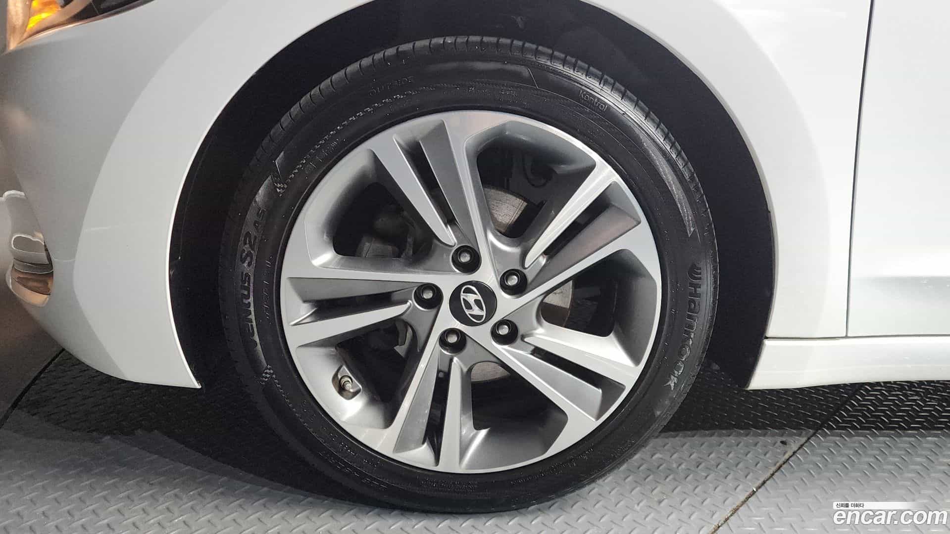 AVANTE Hyundai 2018.6-OUTER-005