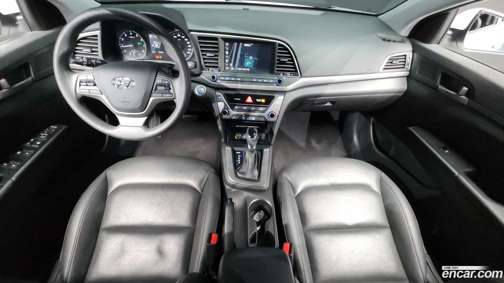 AVANTE Hyundai 2018.6-INNER-007