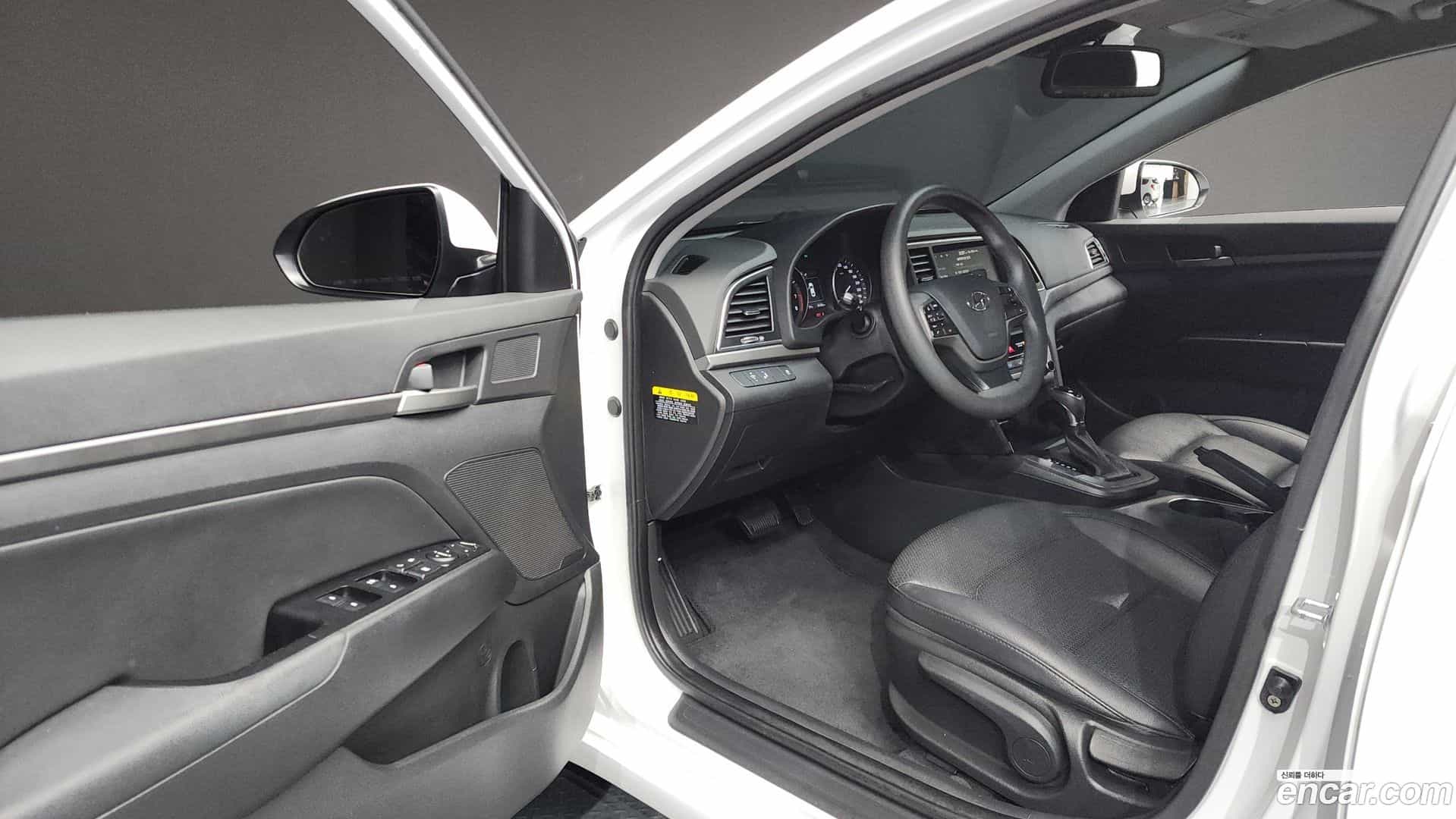 AVANTE Hyundai 2018.6-INNER-010