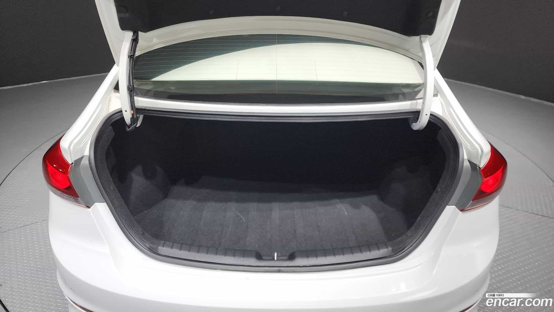 AVANTE Hyundai 2018.6-OPTION-021