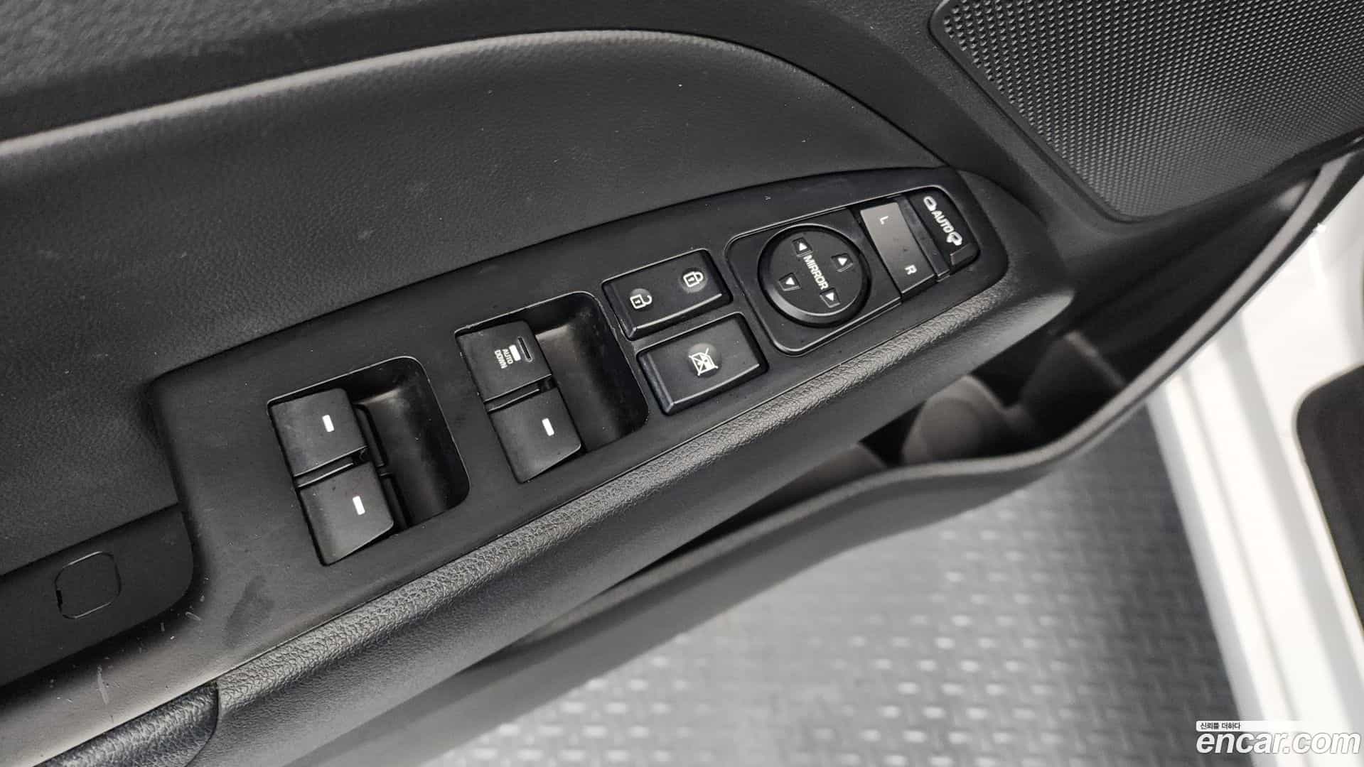 AVANTE Hyundai 2018.6-OPTION-024