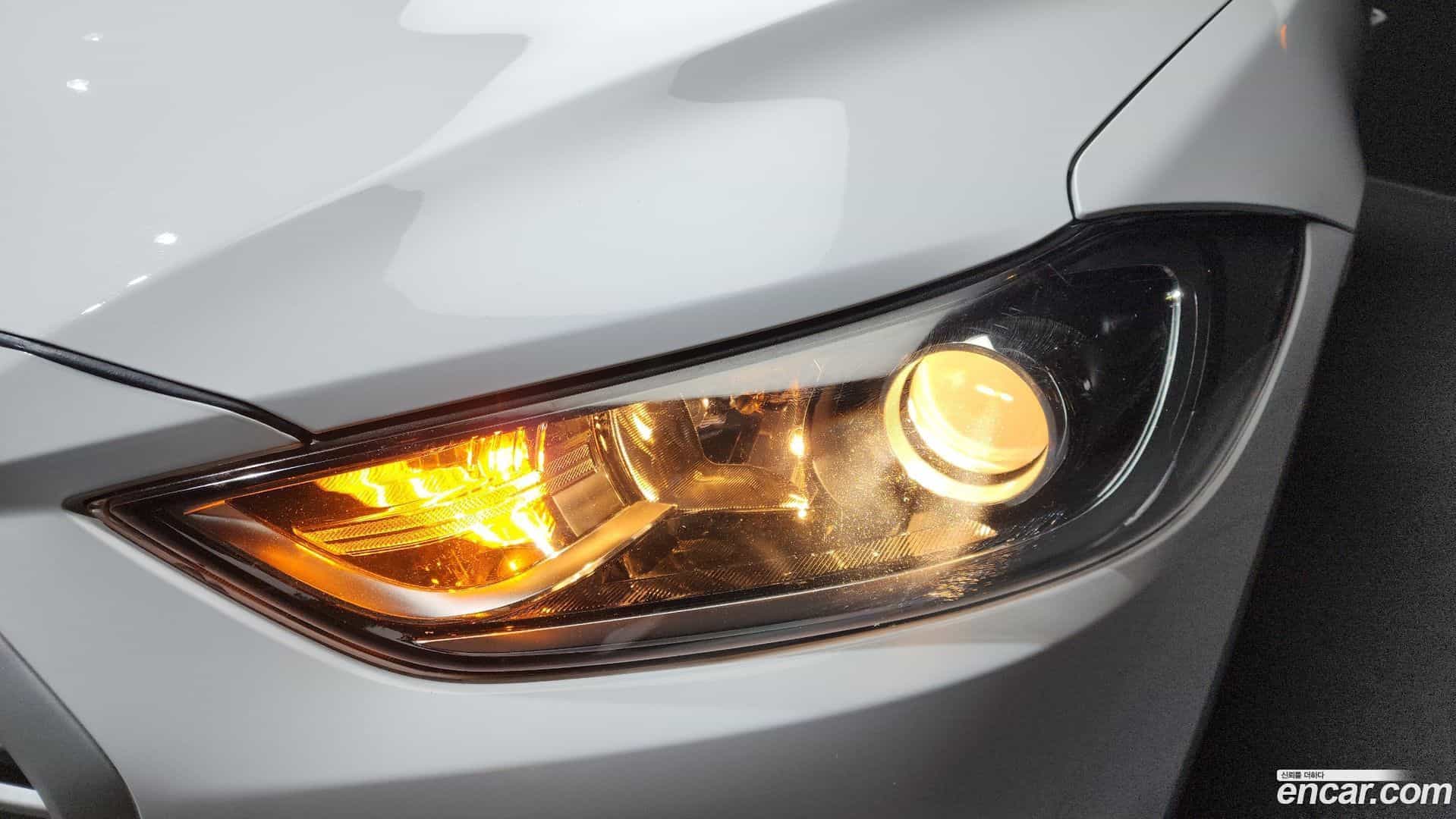 AVANTE Hyundai 2018.6-OUTER-032