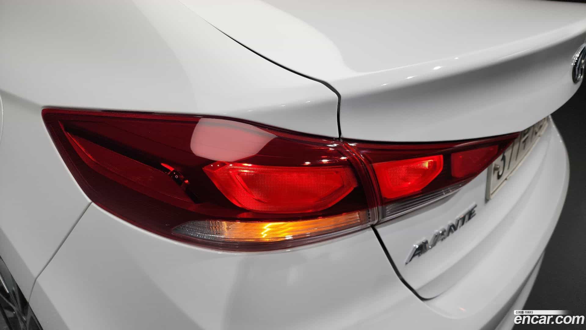 AVANTE Hyundai 2018.6-OUTER-033