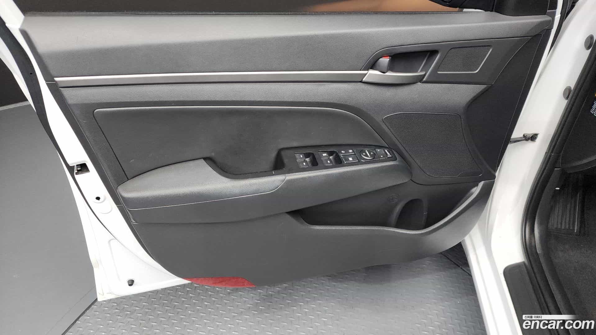 AVANTE Hyundai 2018.6-INNER-034