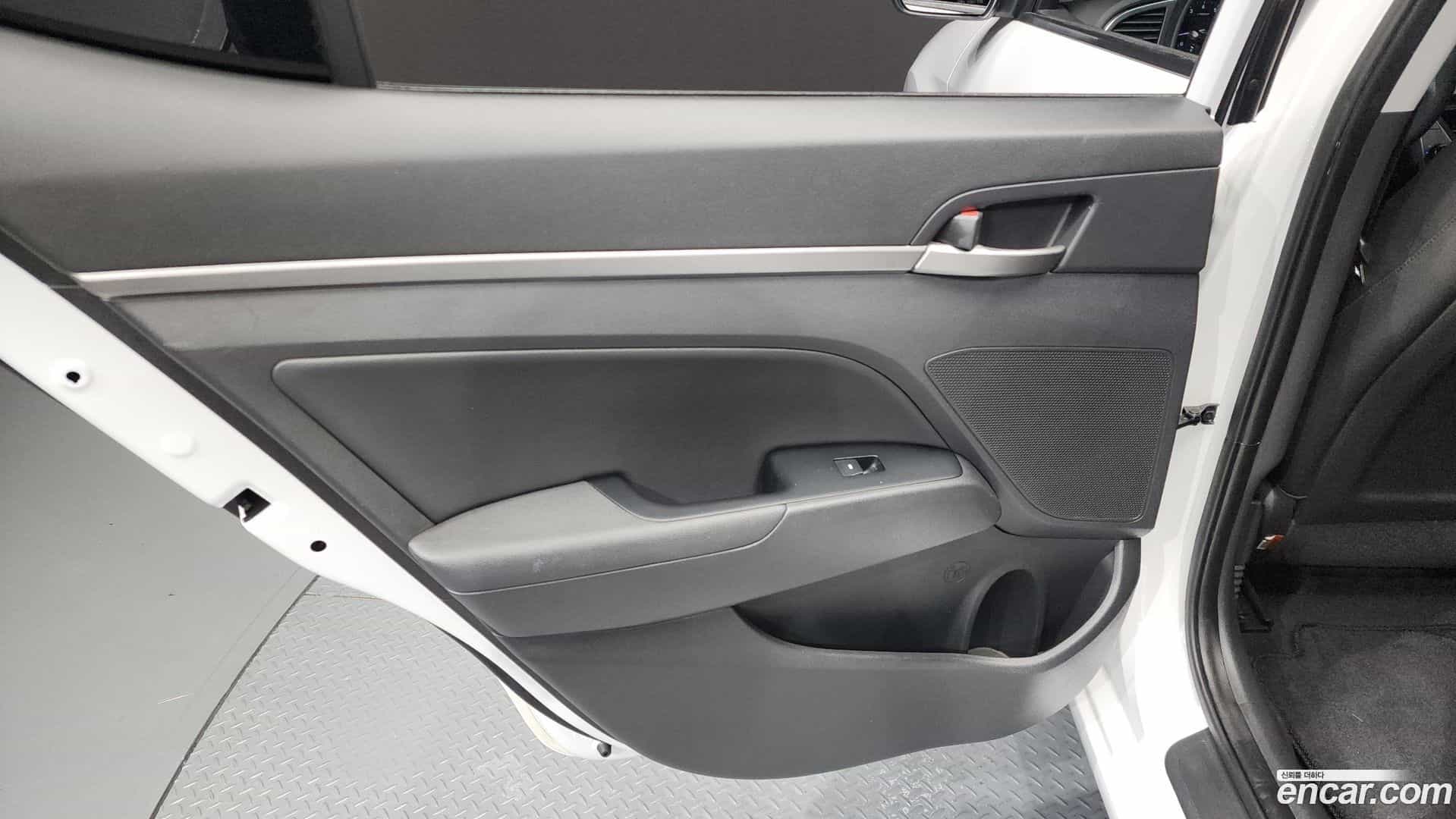 AVANTE Hyundai 2018.6-INNER-035