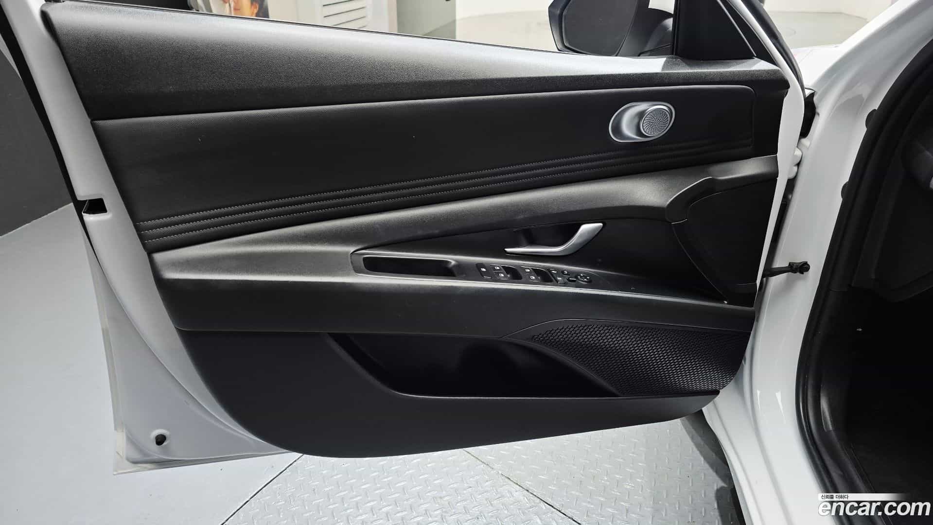 AVANTE Hyundai 2021.10-INNER-034