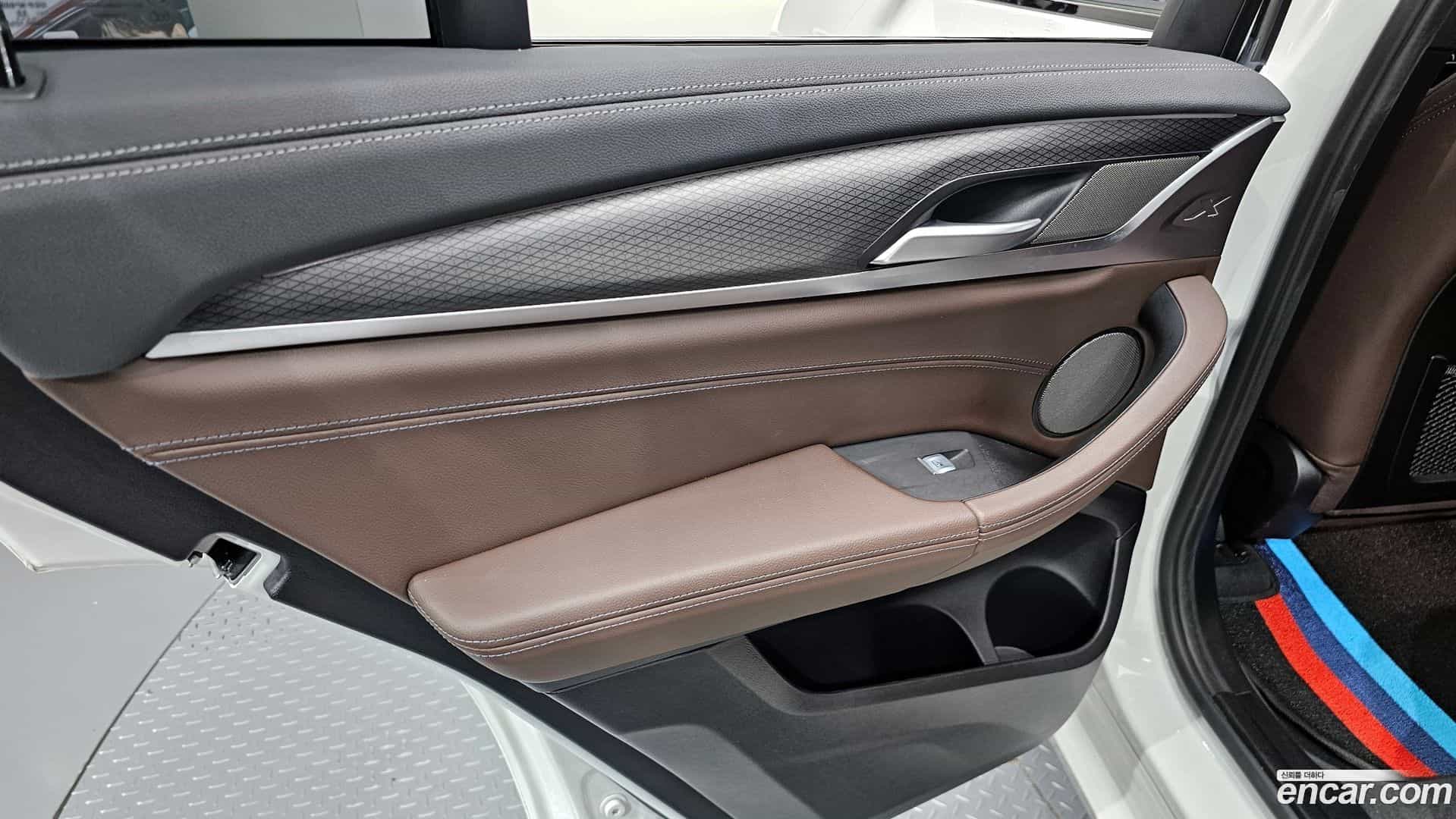 X4 BMW 2023.0-INNER-035