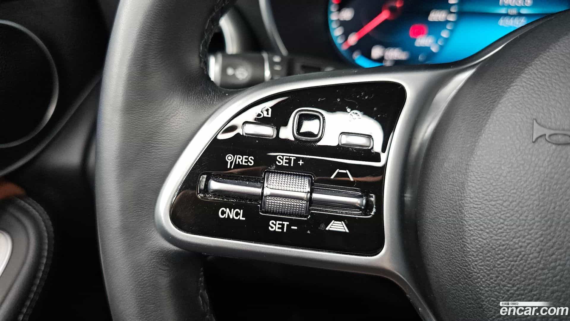 GLC-Class Mercedes-Benz 2022.11-OPTION-042