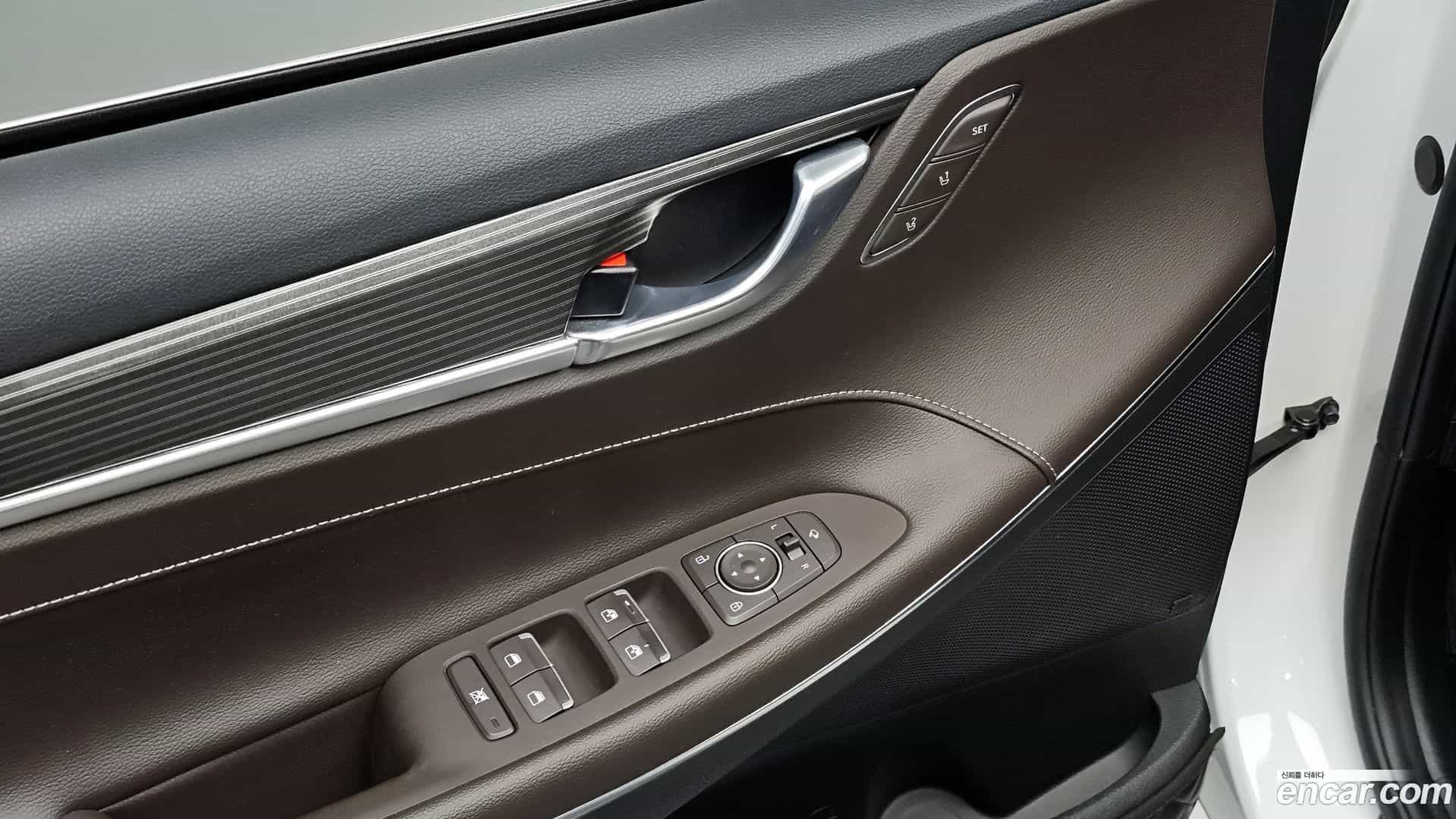 Grandeur Hyundai 2019.1-OPTION-023