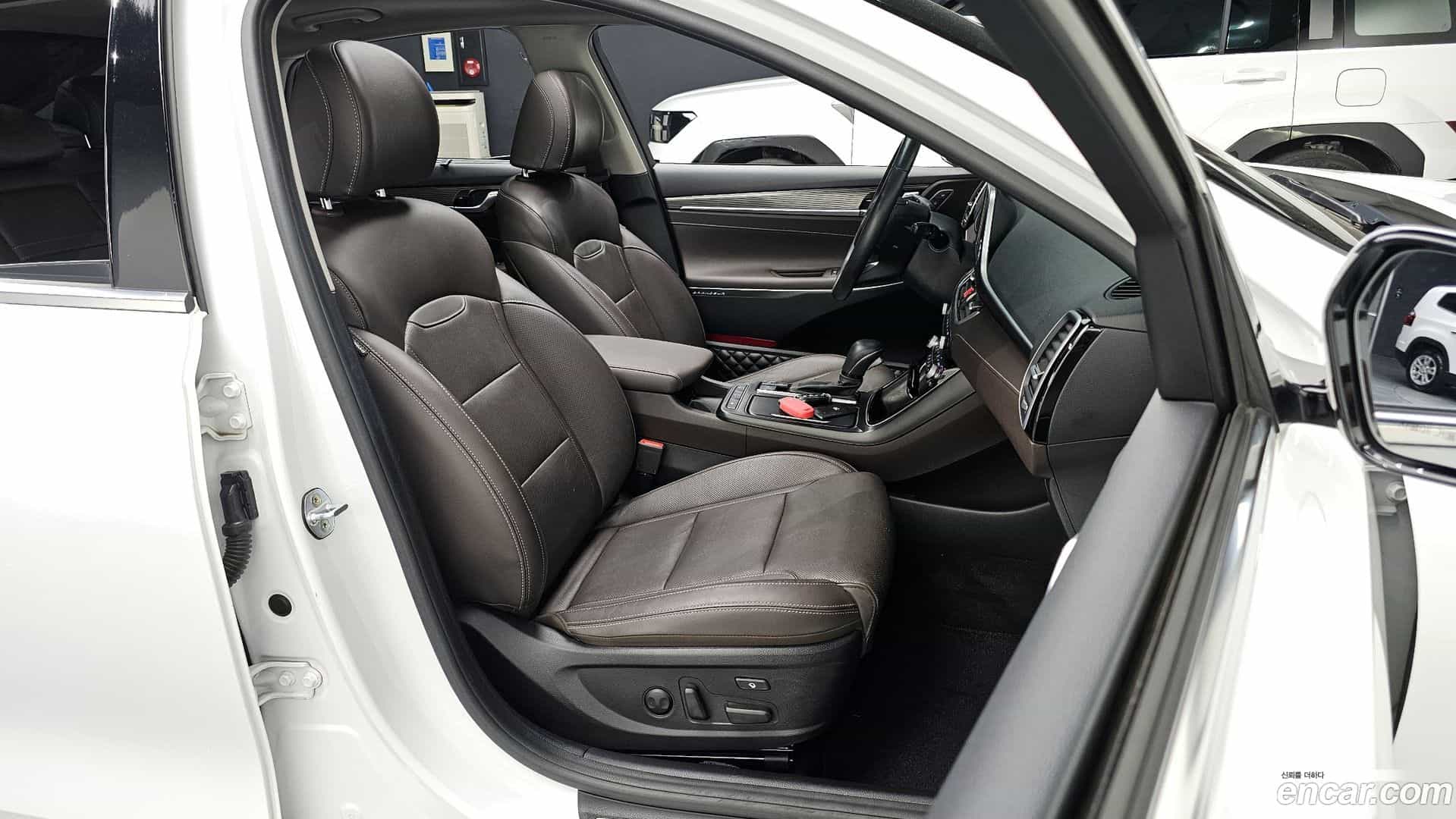 Grandeur Hyundai 2019.1-INNER-036