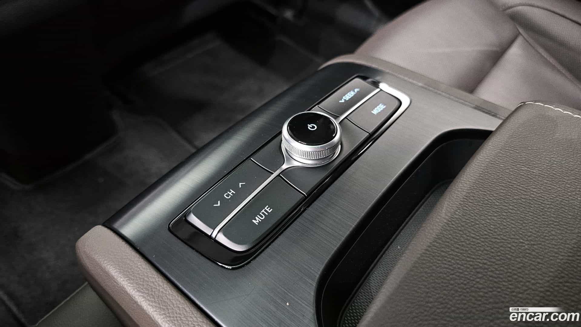 Grandeur Hyundai 2019.1-OPTION-041