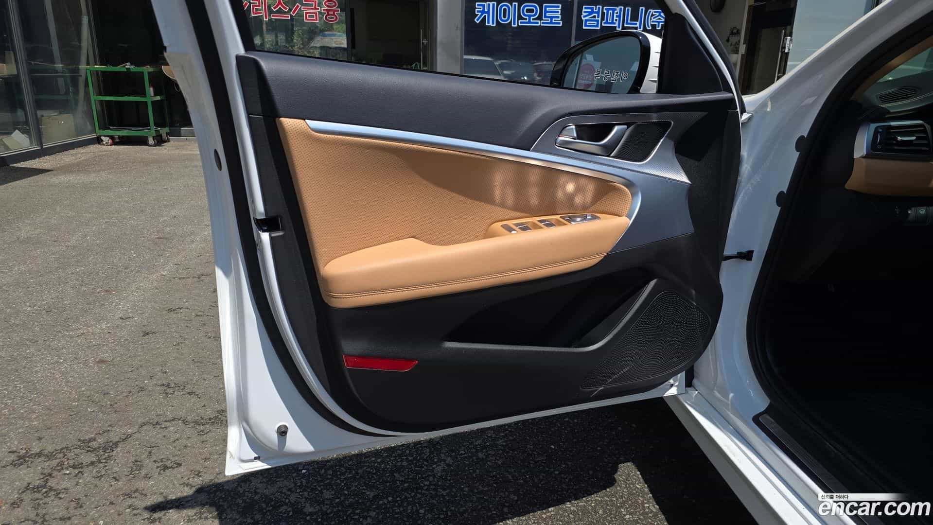 G70 Genesis 2023.3-INNER-034