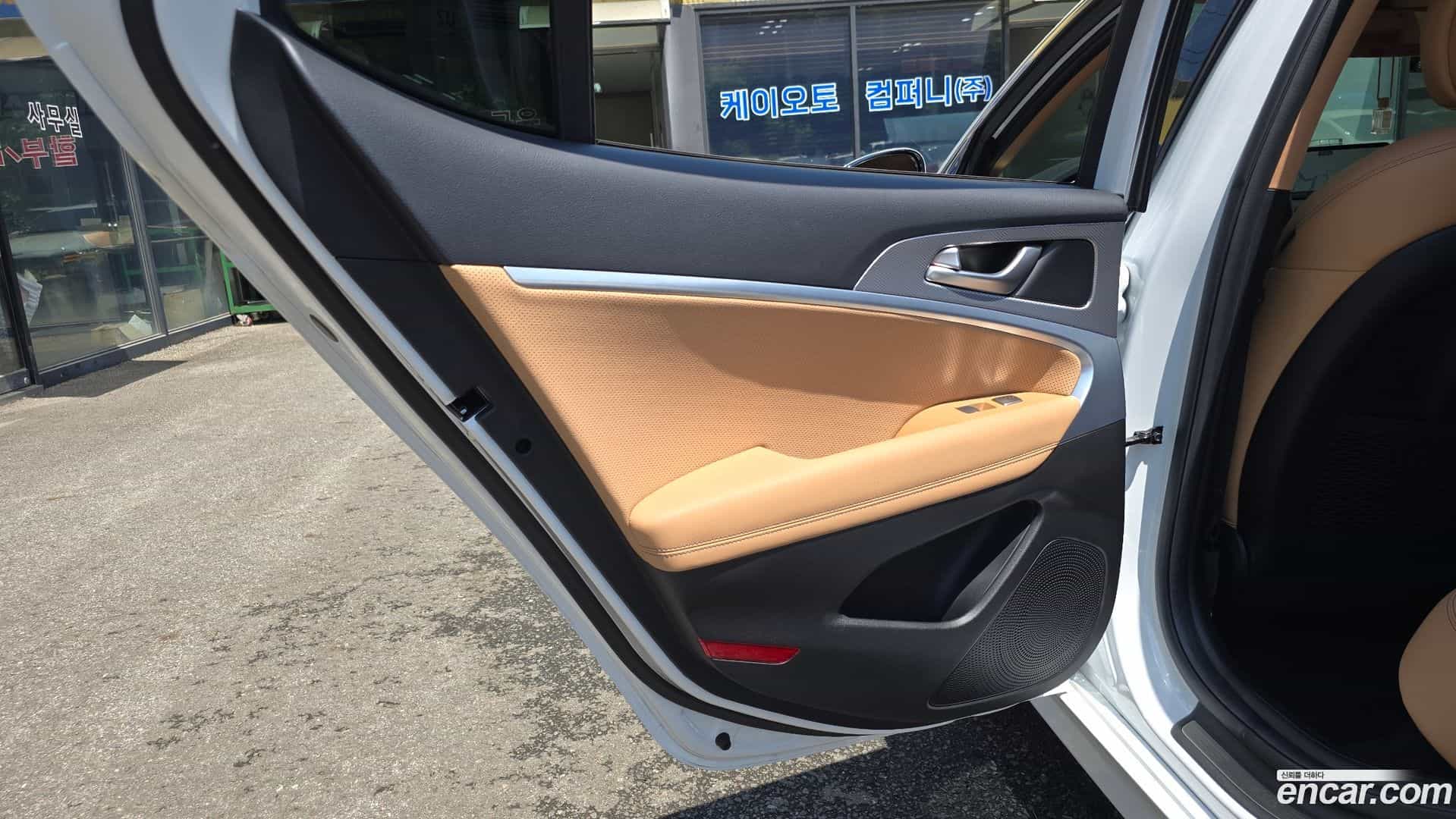G70 Genesis 2023.3-INNER-035