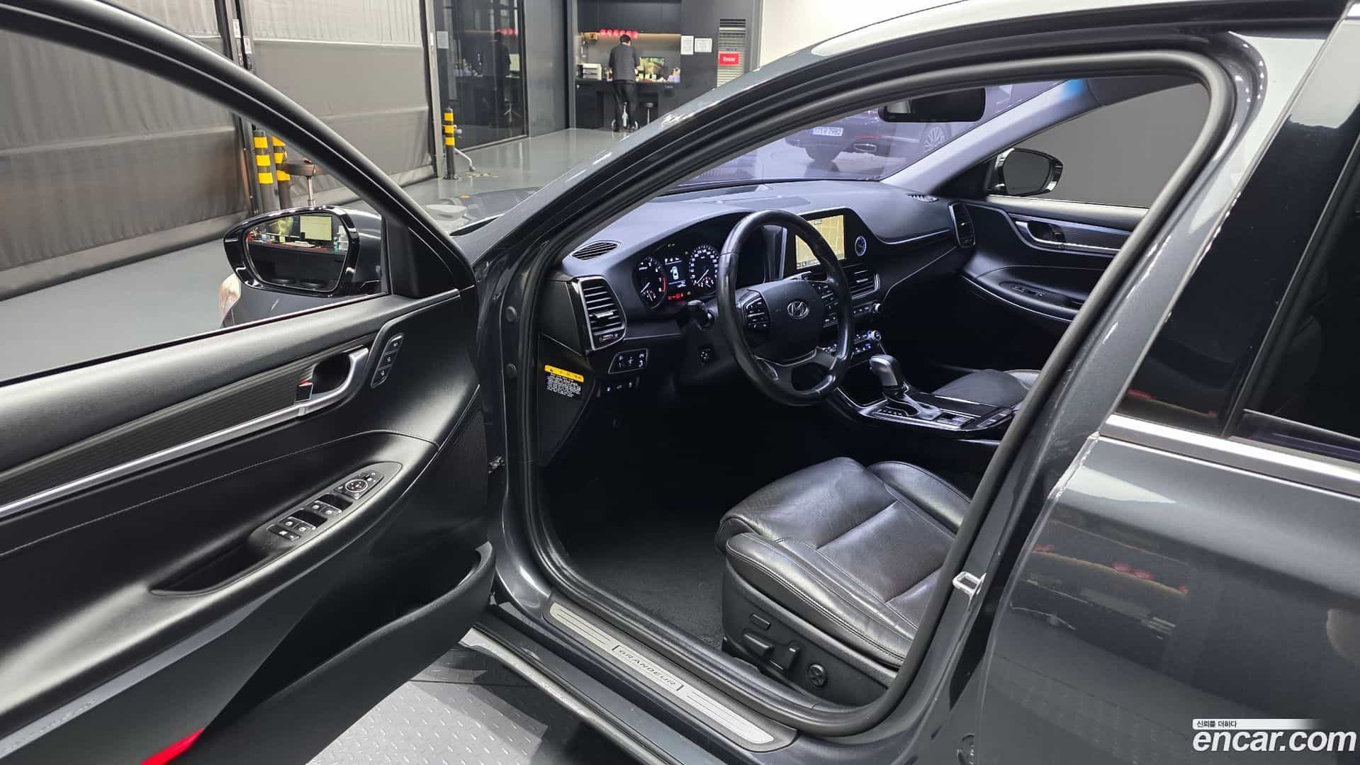 Grandeur Hyundai 2017.1-INNER-010