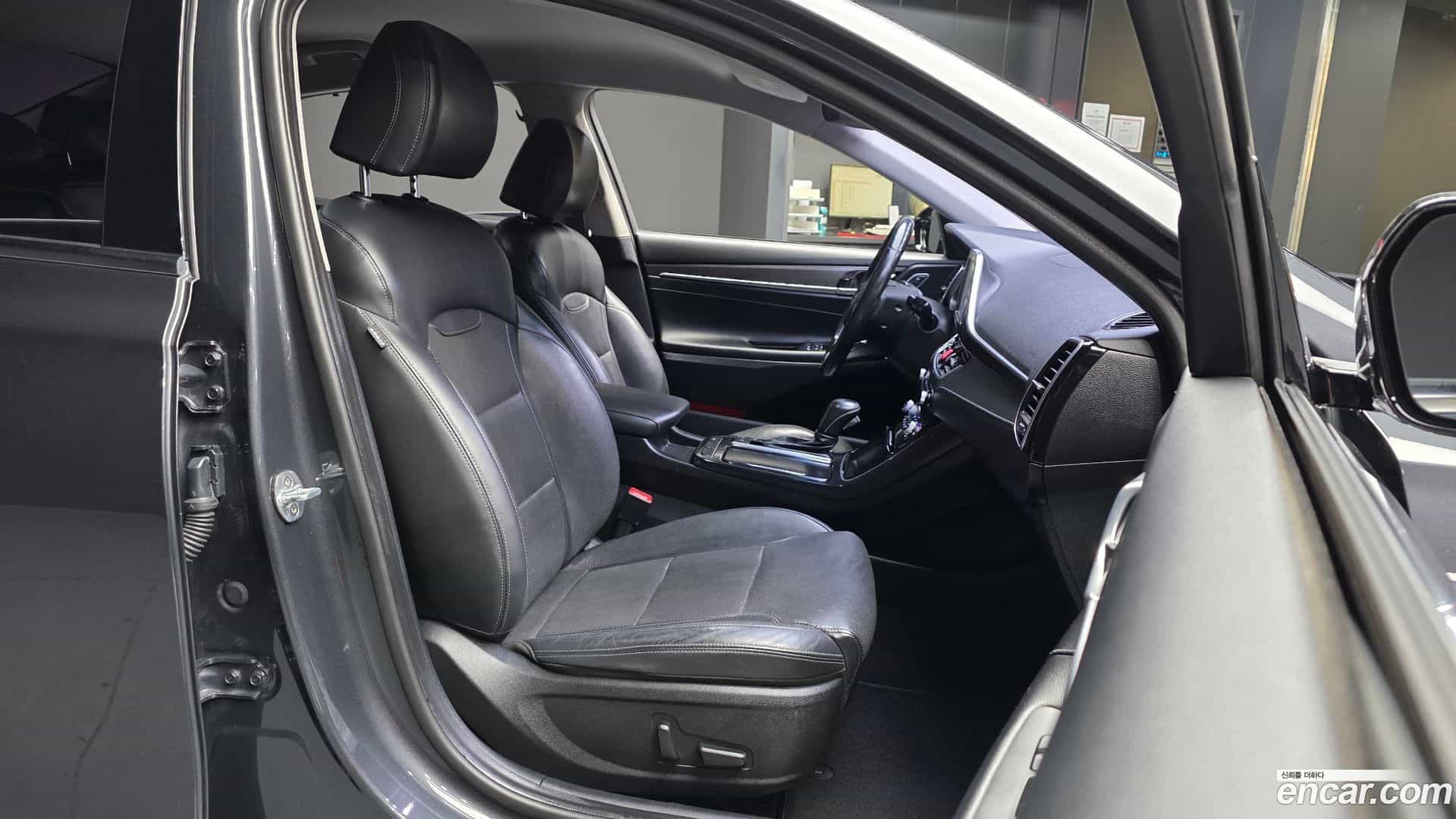 Grandeur Hyundai 2017.1-OPTION-015