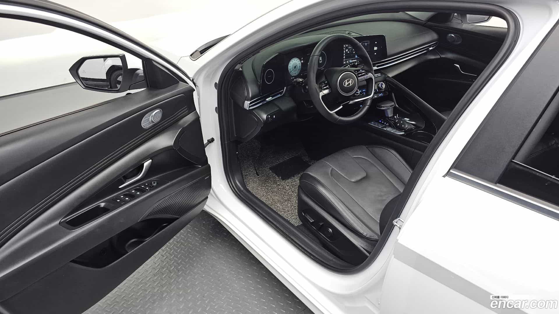 AVANTE Hyundai 2023.10-OPTION-015