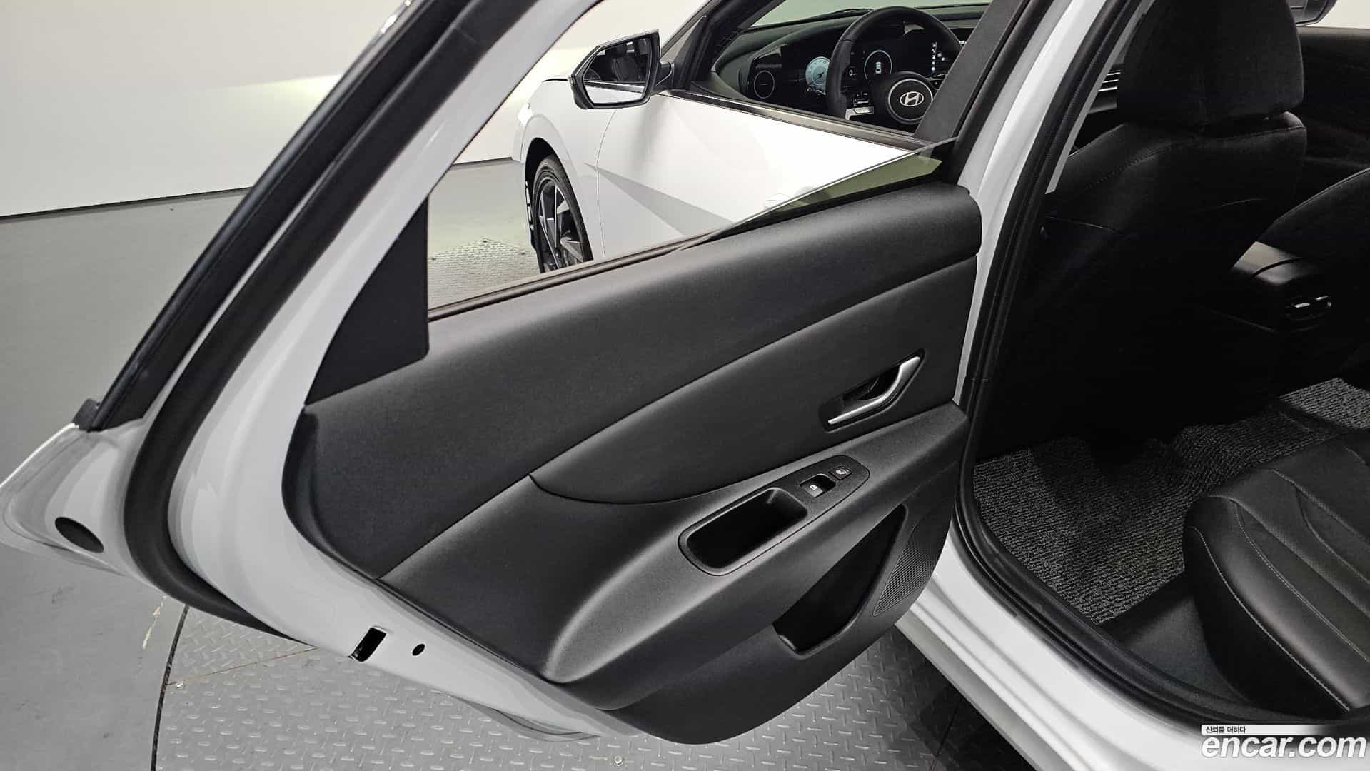 AVANTE Hyundai 2023.10-INNER-035