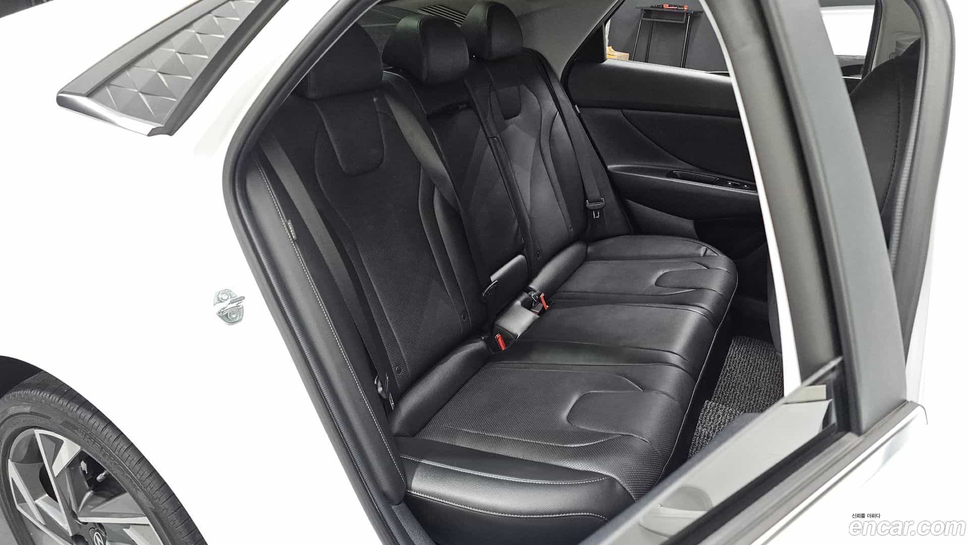 AVANTE Hyundai 2023.10-INNER-036