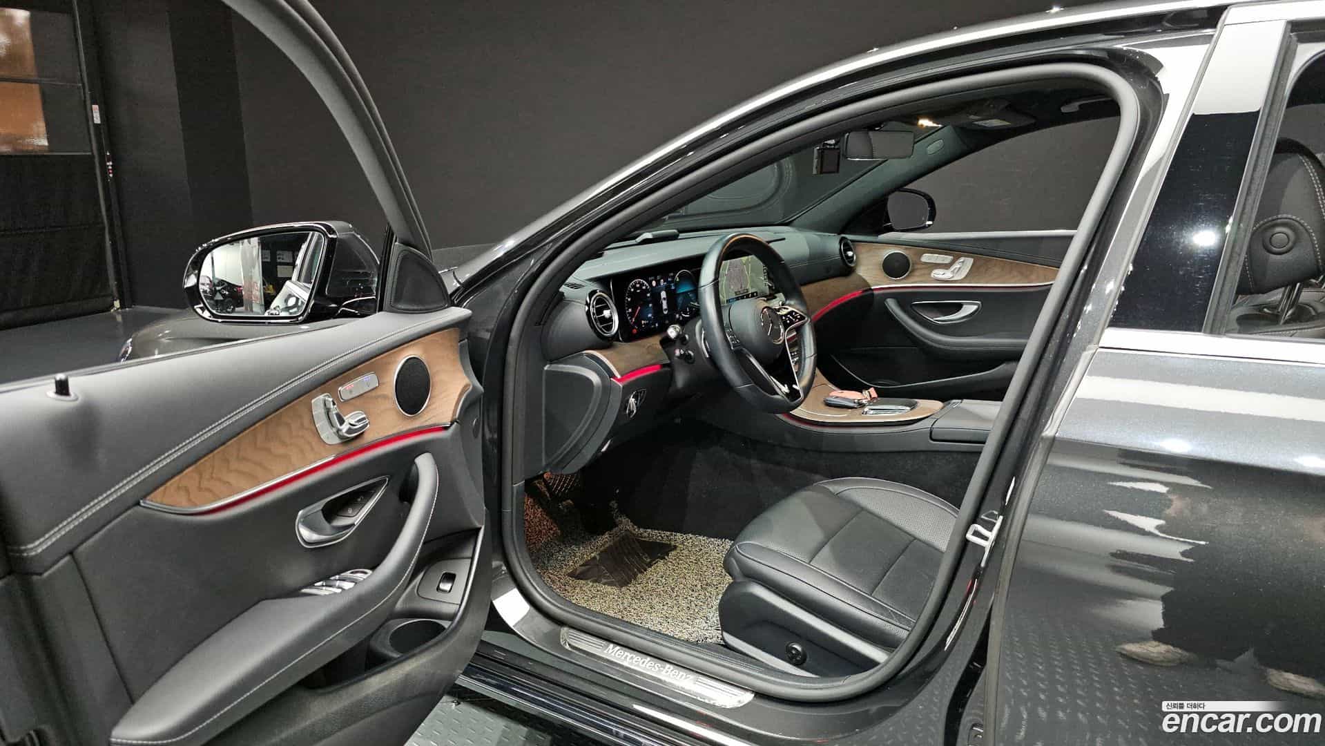 E-Class Mercedes-Benz 2022.0-INNER-010