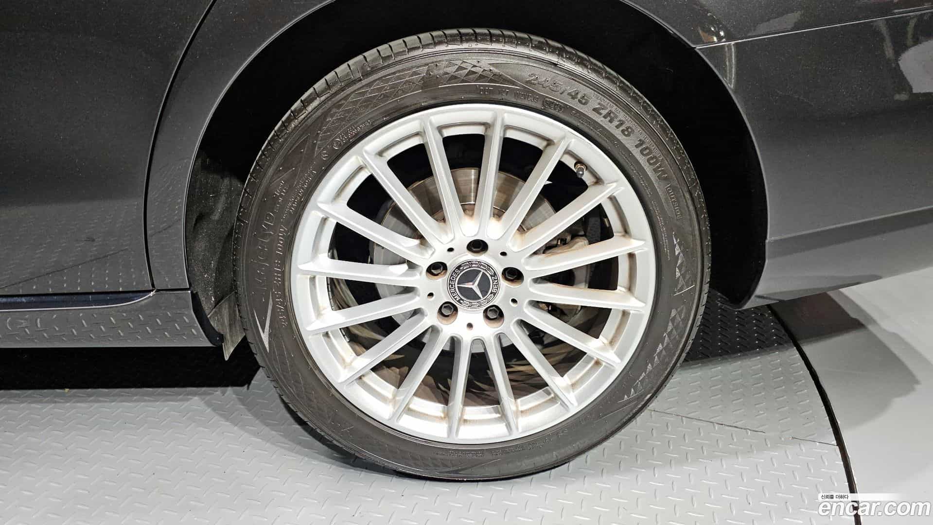 E-Class Mercedes-Benz 2022.0-OUTER-031