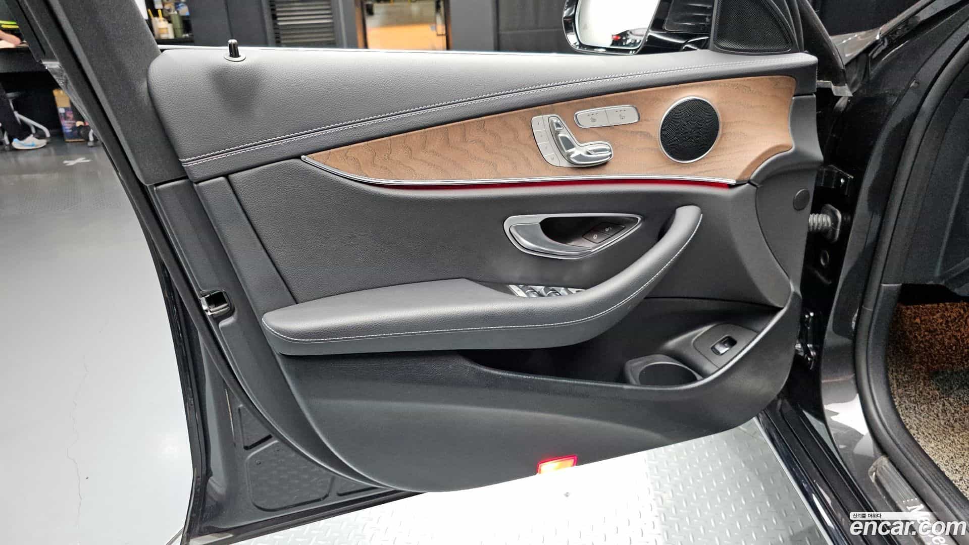 E-Class Mercedes-Benz 2022.0-INNER-034