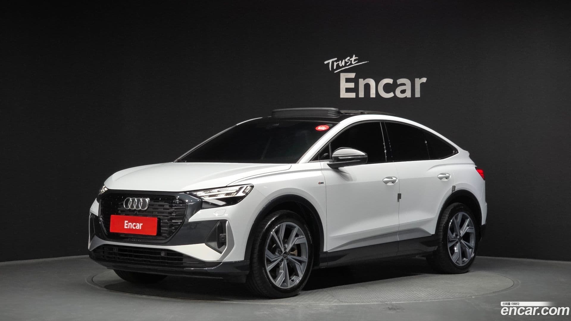 Main__Slider__Photo:Q4 e-tron Audi 2023.11-0
