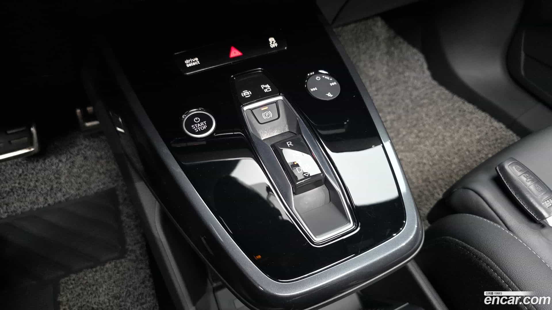 Q4 e-tron Audi 2023.11-INNER-009